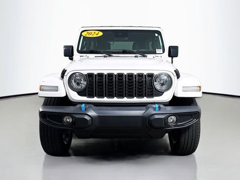 Used 2024 Jeep Wrangler Unlimited w/ Convenience Group image 2