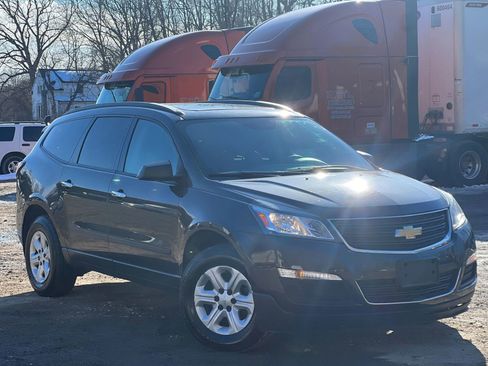 Used 2017 Chevrolet Traverse LS FWD image 8