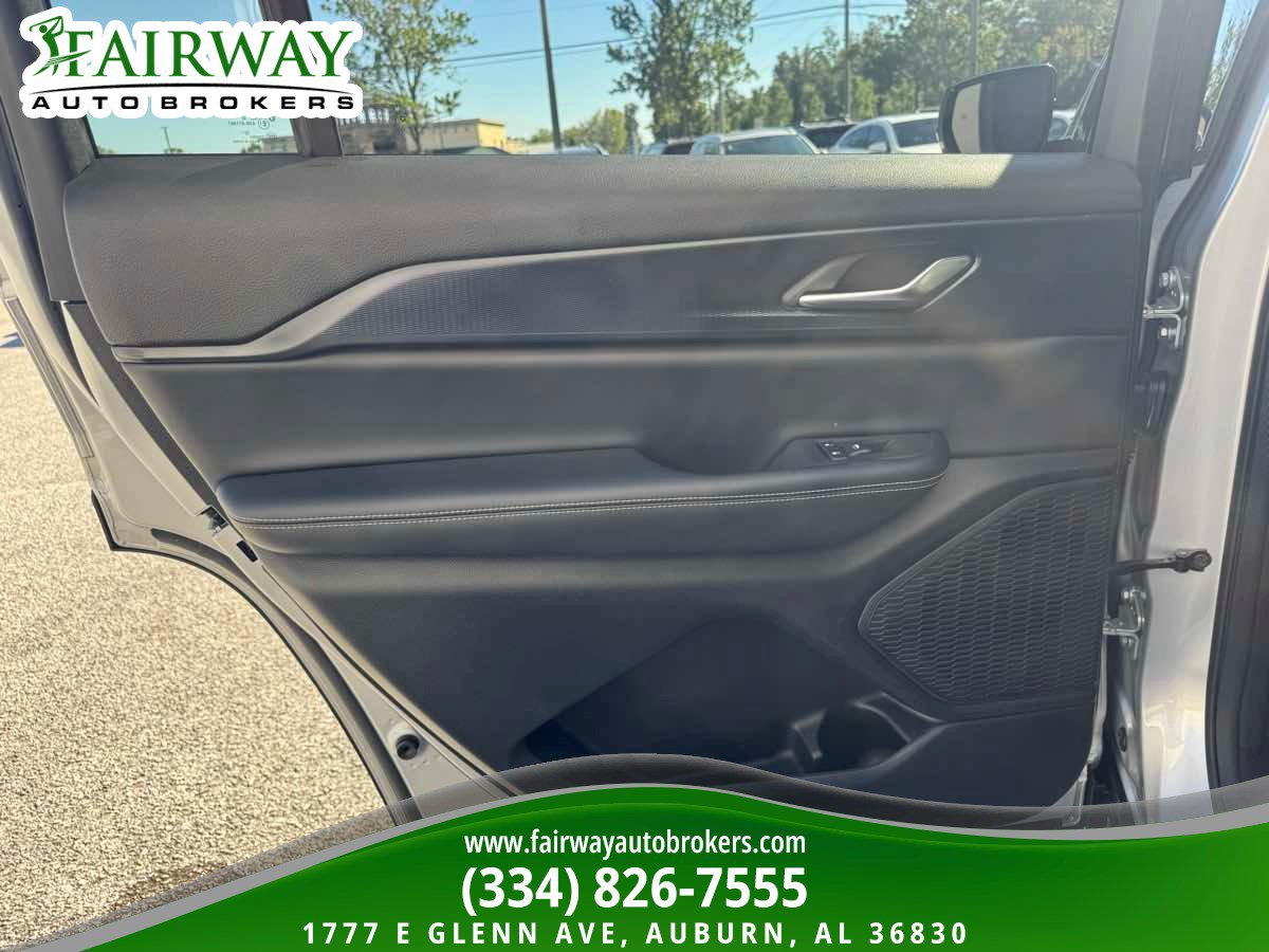 Used 2023 Jeep Grand Cherokee L Laredo AWD/4WD image 29