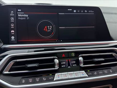 Used 2022 BMW X7 M50i w/ Dynamic Handling Package AWD/4WD image 31
