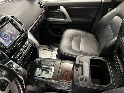 Used 2014 Toyota Land Cruiser image 39