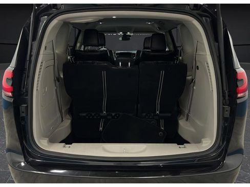 Used 2022 Chrysler Pacifica Touring-L FWD image 27