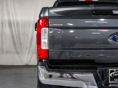 Used 2019 Ford F350 Lariat w/ Chrome Package image 40