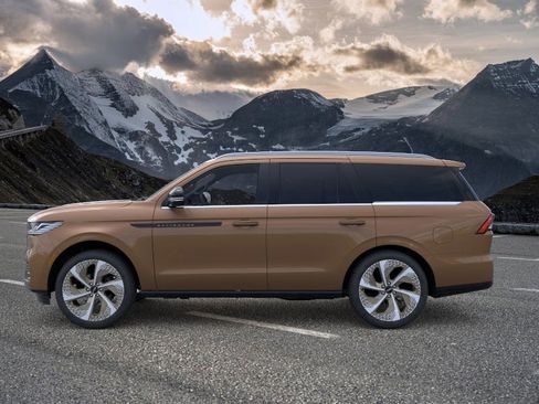 New 2026 Lincoln Navigator Black Label image 3