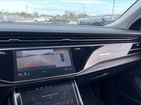 Used 2022 Audi Q8 Premium Plus w/ Premium Plus Package image 35