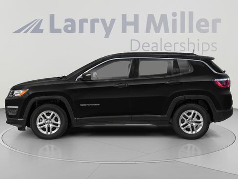 Used 2020 Jeep Compass Limited w/ Luxury Seat Group AWD/4WD image 3