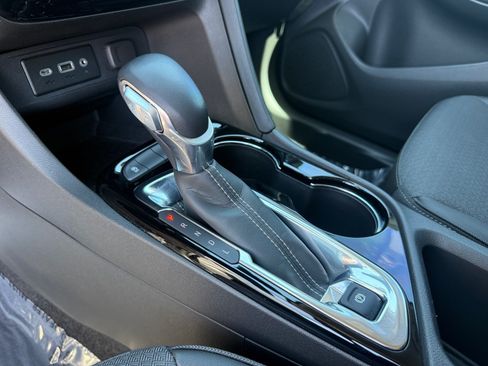 Used 2023 Buick Encore GX Select w/ Sport Touring Package FWD image 21