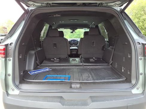 Used 2023 Chevrolet Traverse LT FWD image 8