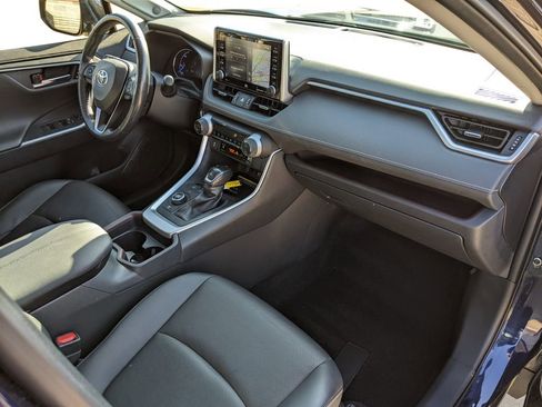 Used 2019 Toyota RAV4 Limited image 21