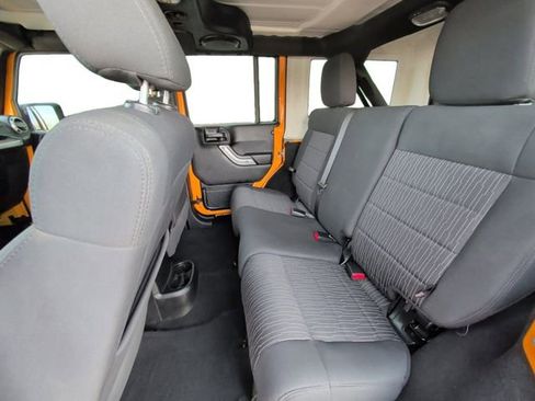Used 2012 Jeep Wrangler Unlimited Sahara image 13