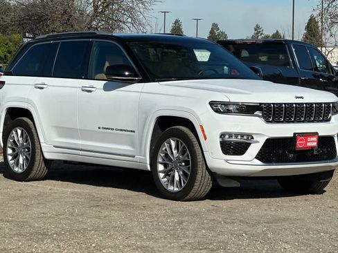 Used 2023 Jeep Grand Cherokee Summit w/ Luxury Tech Group V image 10