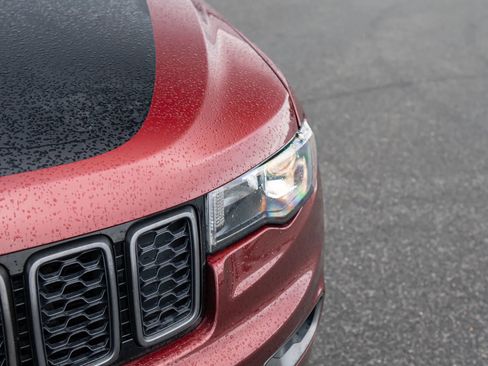 Used 2019 Jeep Grand Cherokee Trailhawk AWD/4WD image 10