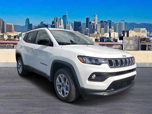New 2026 Jeep Compass Latitude image 3