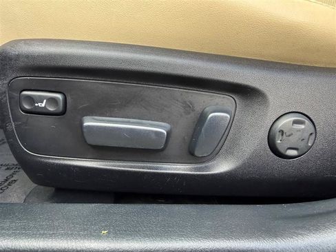 Used 2014 Toyota Avalon Limited w/ Technology Package FWD image 25