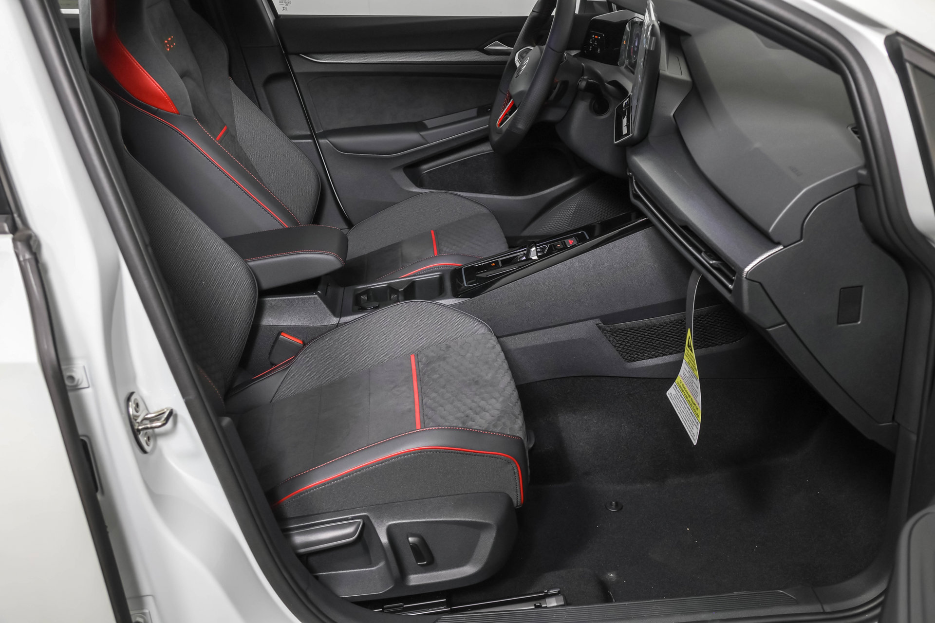 New 2026 Volkswagen GTI SE FWD image 32