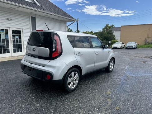 Used 2019 Kia Soul FWD image 3