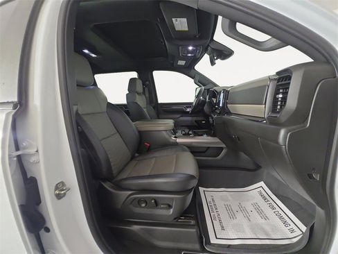 Used 2024 Chevrolet Silverado 2500 ZR2 w/ Technology Package image 15