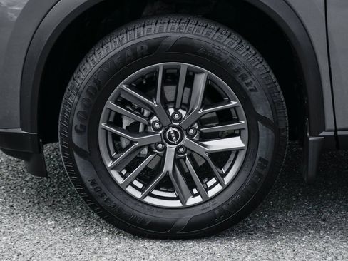 Used 2023 Nissan Rogue S image 39