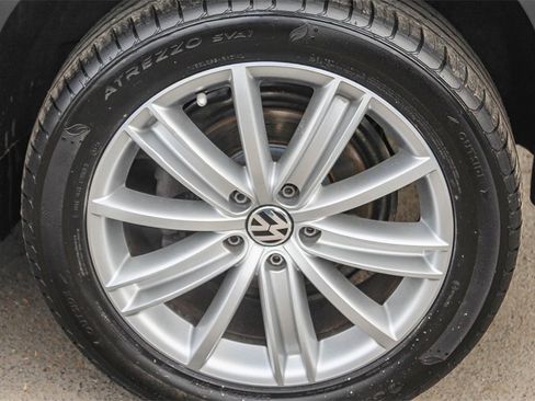 Used 2012 Volkswagen Tiguan SE image 11