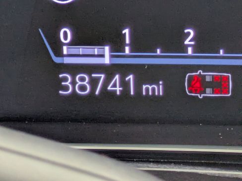 Used 2024 Cadillac Escalade Sport w/ LPO, ONYX Package image 24