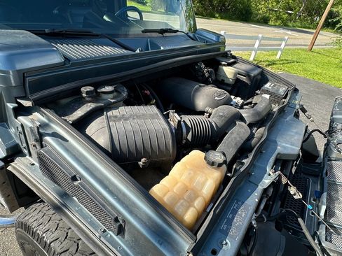Used 2005 HUMMER H2 SUT w/ Preferred Equipment Group AWD/4WD image 34