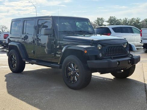 Used 2016 Jeep Wrangler Unlimited Sahara w/ Connectivity Group image 9