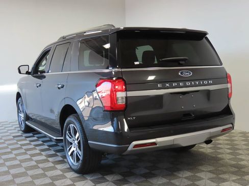 Used 2023 Ford Expedition XLT RWD image 3