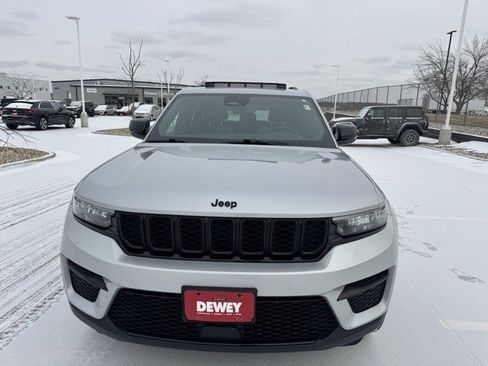 Certified 2023 Jeep Grand Cherokee Altitude image 2