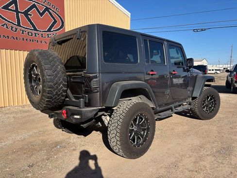 Used 2016 Jeep Wrangler Unlimited Rubicon w/ Connectivity Group image 7