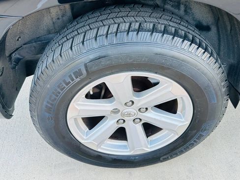 Used 2010 Toyota Highlander SE image 32