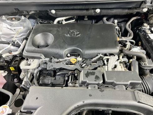 Used 2021 Toyota RAV4 LE AWD/4WD image 27