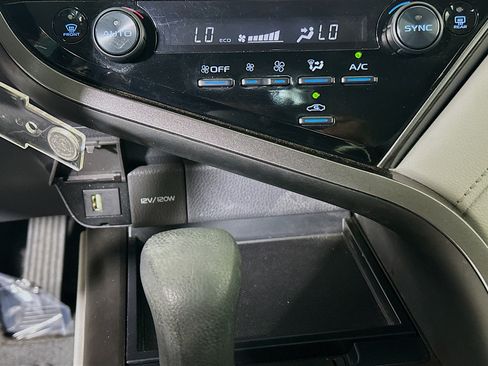 Used 2023 Toyota Camry XLE FWD image 22