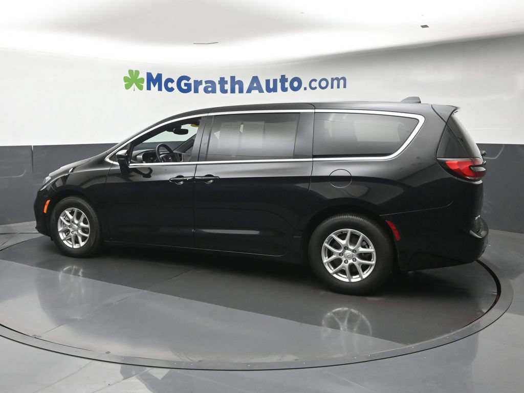 Used 2025 Chrysler Pacifica Select FWD image 26