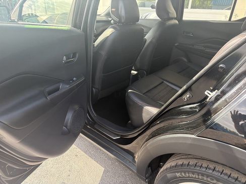 Used 2019 Nissan Kicks SR w/ SR Premium Package FWD image 10