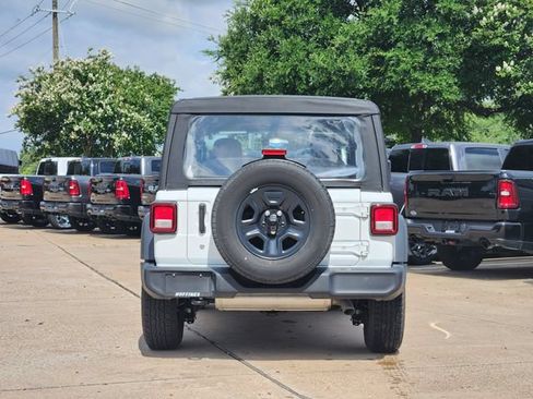 Used 2022 Jeep Wrangler Sport AWD/4WD image 6