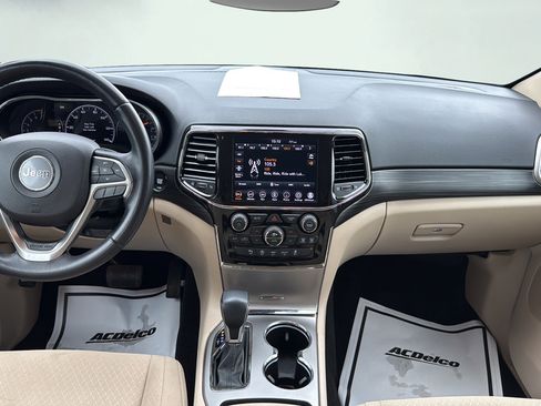 Used 2022 Jeep Grand Cherokee Laredo E AWD/4WD image 17