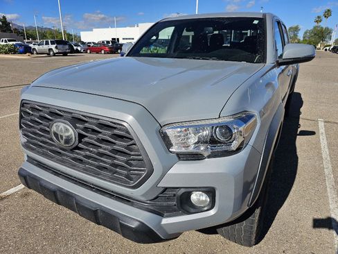 Used 2021 Toyota Tacoma TRD Off-Road w/ Technology Package AWD/4WD image 12
