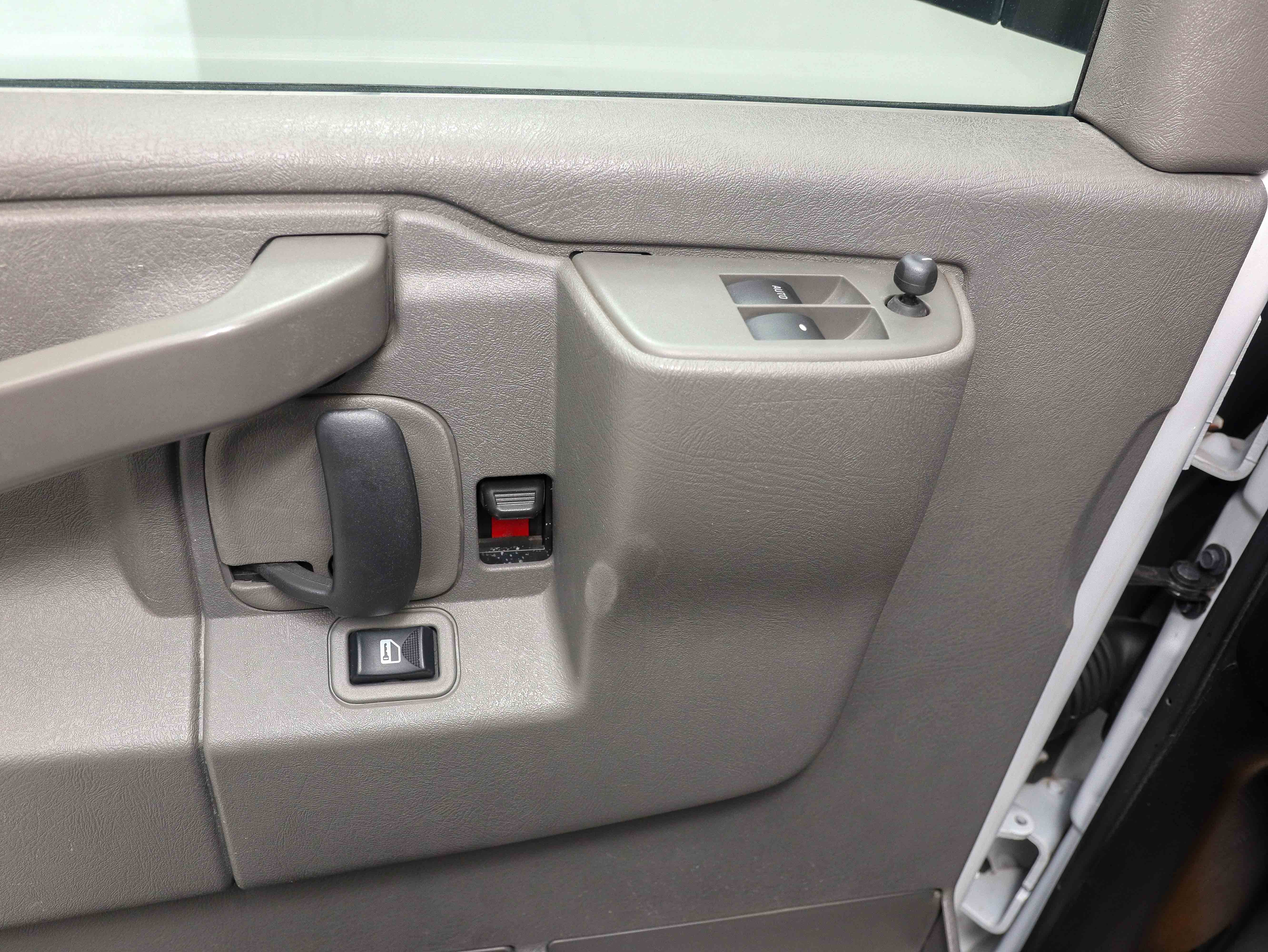Used 2021 Chevrolet Express 3500 LS RWD image 22