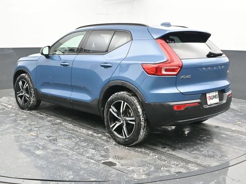 Used 2024 Volvo XC40 B5 Core image 8