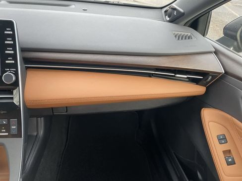 Used 2022 Toyota Avalon Limited image 16