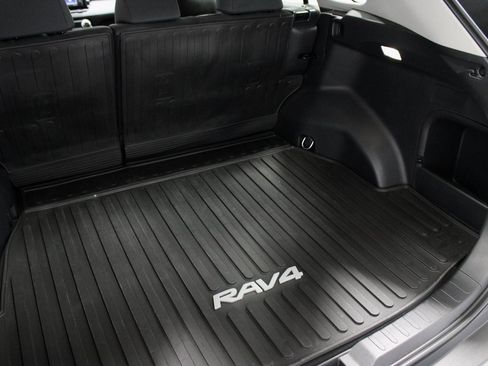 Used 2022 Toyota RAV4 LE image 15