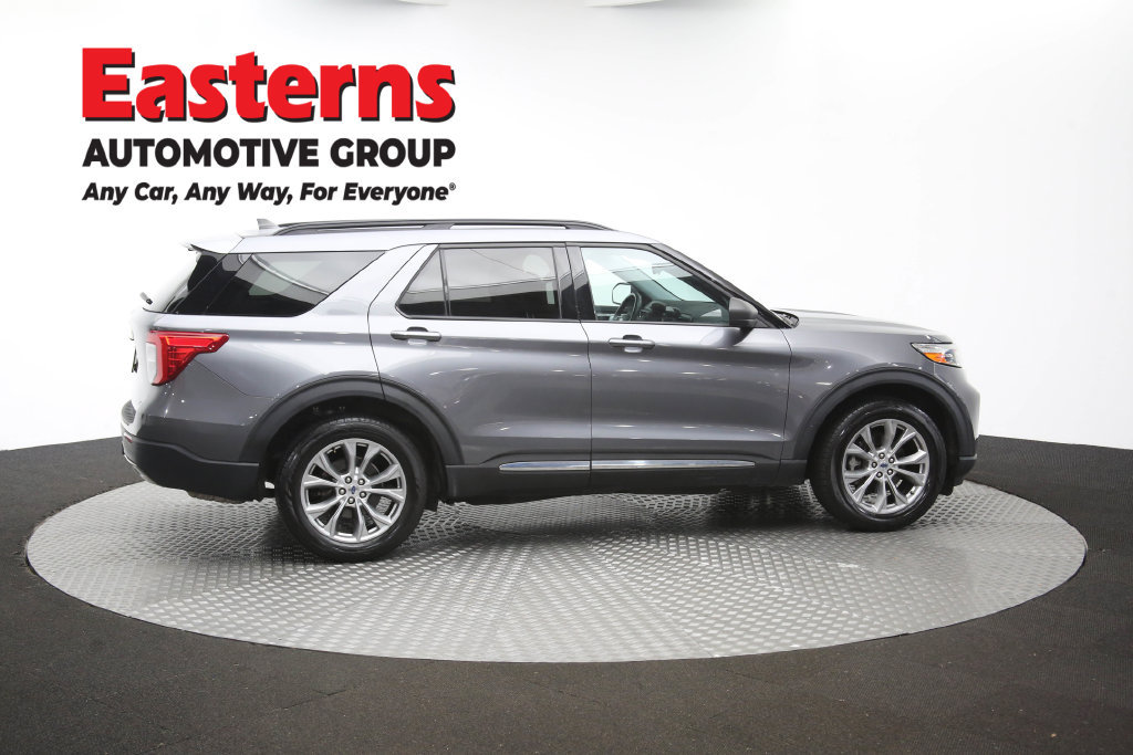 Used 2022 Ford Explorer XLT w/ Equipment Group 202A AWD/4WD image 48