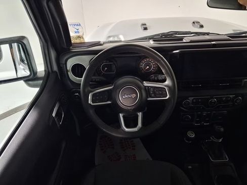Used 2024 Jeep Wrangler Unlimited Sahara AWD/4WD image 12