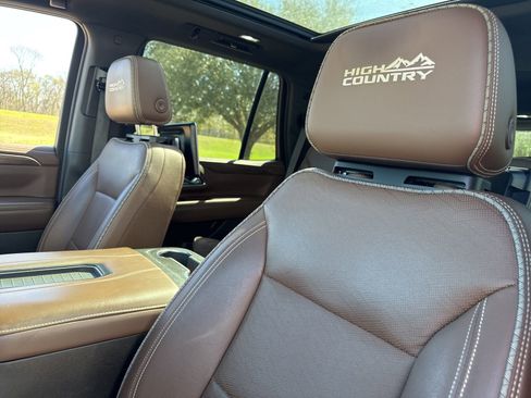 Used 2021 Chevrolet Tahoe High Country w/ Premium Package image 19