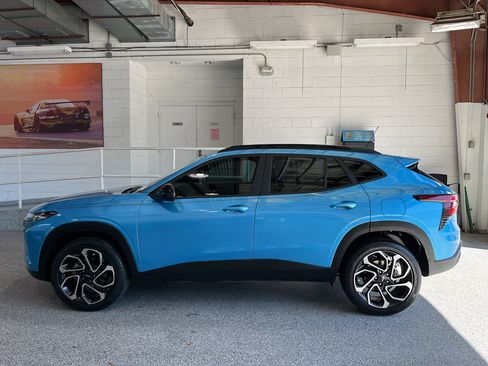 Used 2025 Chevrolet Trax RS w/ Sunroof Package FWD image 5