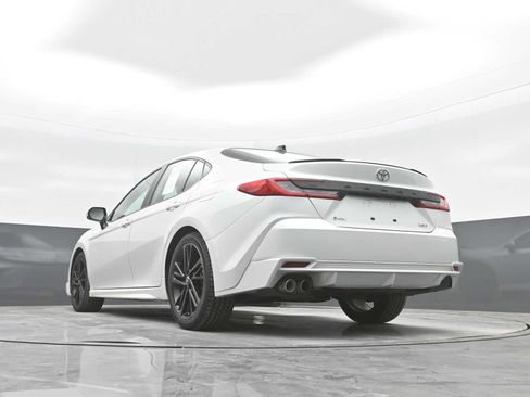 Used 2025 Toyota Camry XSE image 29
