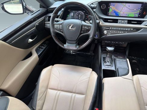 Used 2021 Lexus ES 300h w/ Accessory Package FWD image 29