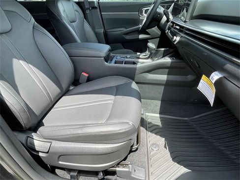 New 2025 Kia Sorento S image 18