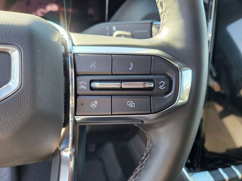 Used 2025 GMC Yukon Denali AWD/4WD image 17