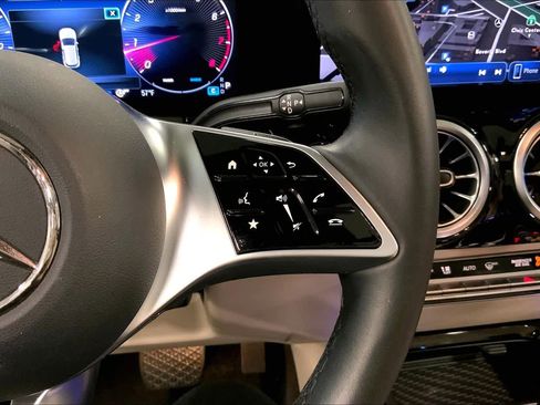 Used 2025 Mercedes-Benz GLA 250 4MATIC image 23